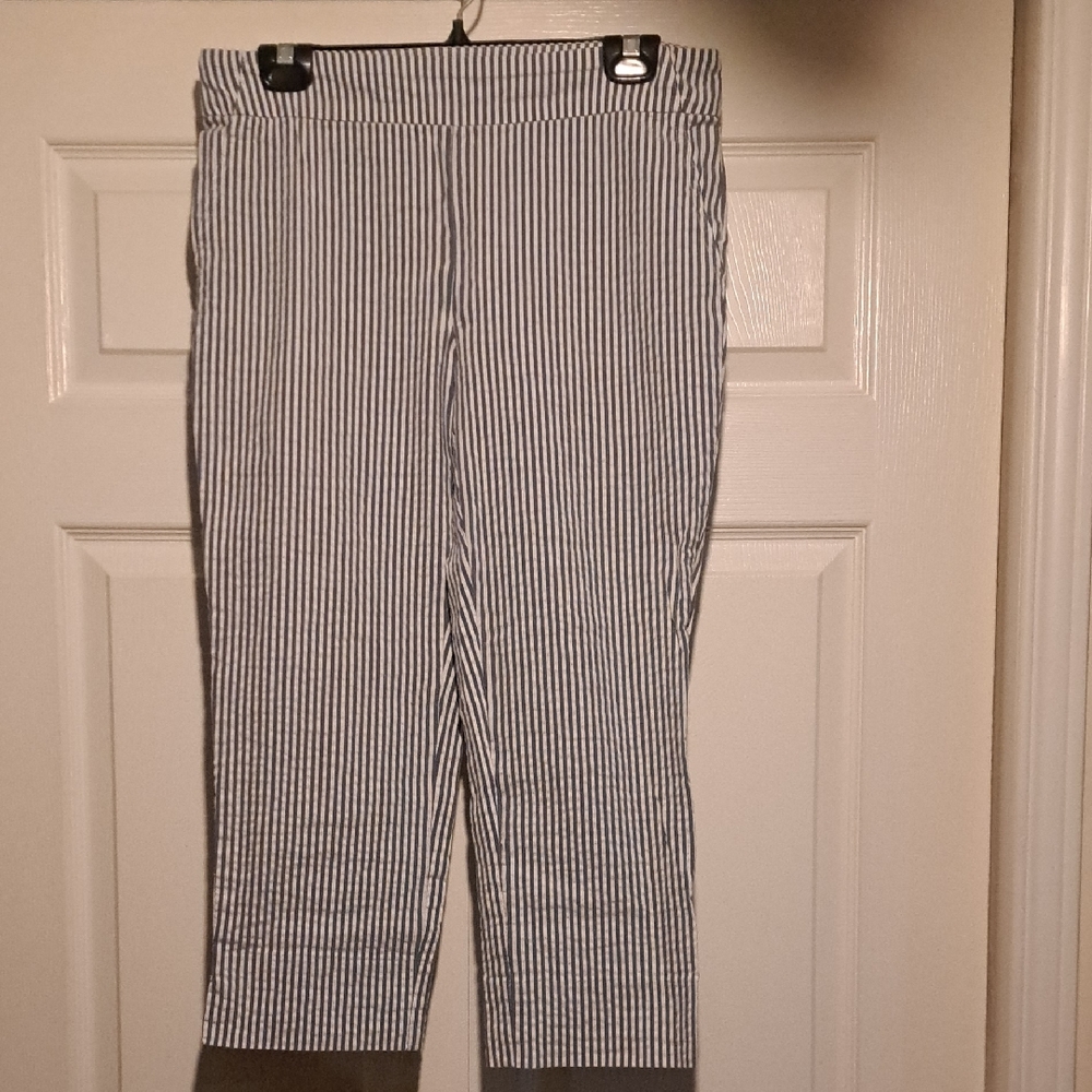 Dalia Strip Gray & White Chinos Capri pants Size L Stretchy, Comfortable fit